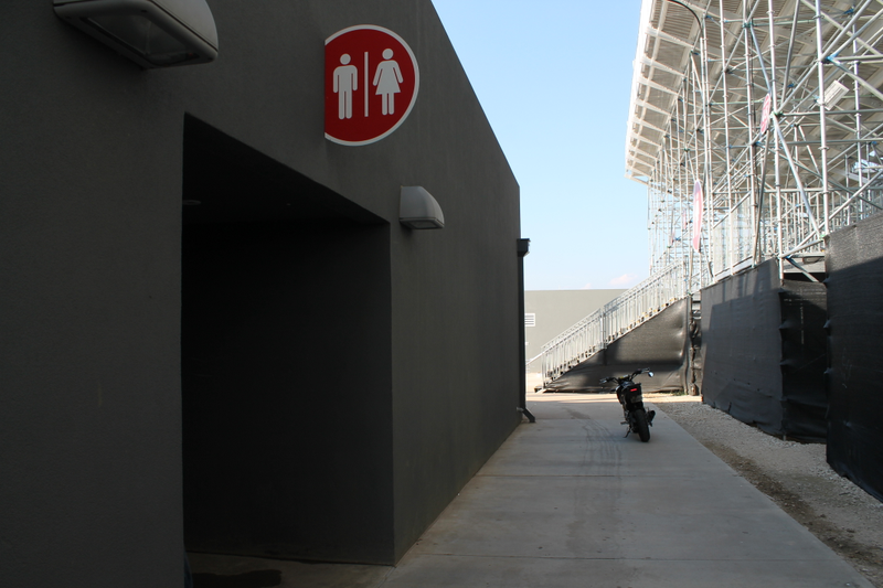 Illustration for article titled The Jalopnik Guide To Pooping At The United States Grand Prix